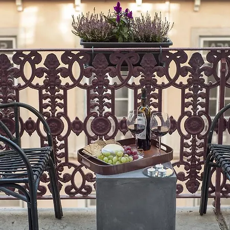 Lisbon Cheese & Wine Suites 4*