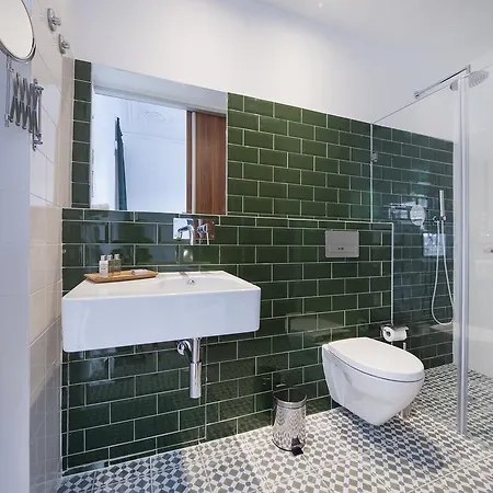 Guest house Lisbon Cheese & Wine Suites 4*
