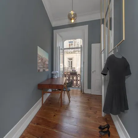 Lisbon Cheese & Wine Suites 4*