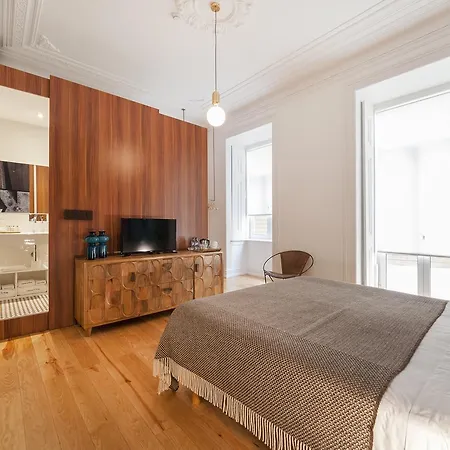 Lisbon Cheese & Wine Suites 4*