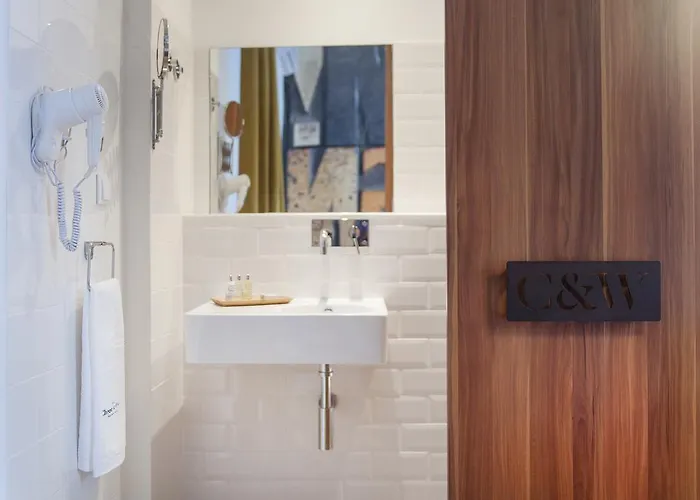 ゲストハウス チーズ ＆ ワイン スイーツ 4*